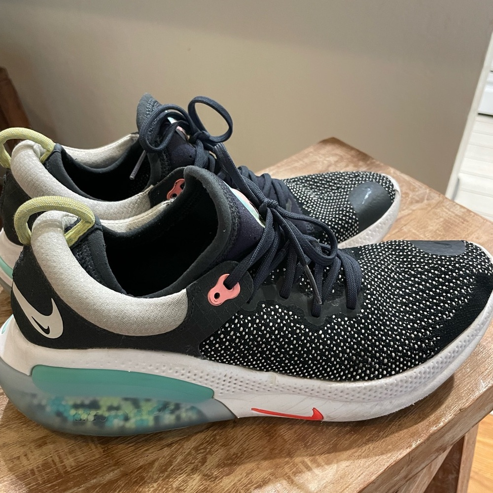 Nike Joyride - Black and White Running Shoes with Teal Highlights - Picture 3 of 9